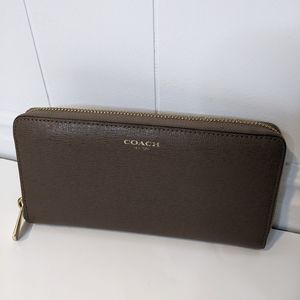 Coach Zipper Wallet